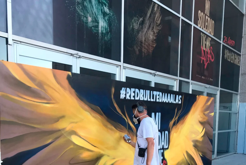 Intervención de graffiti en directo para activación de marca en evento de cine