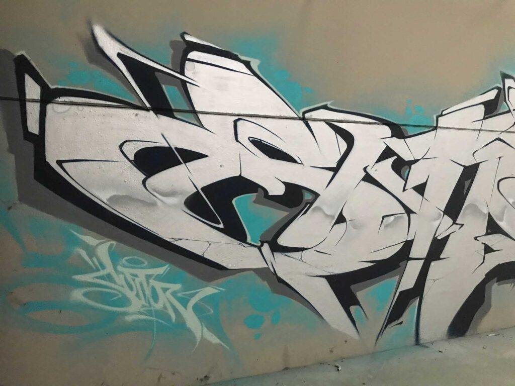 Mural wildstyle 3D plata en pared exterior