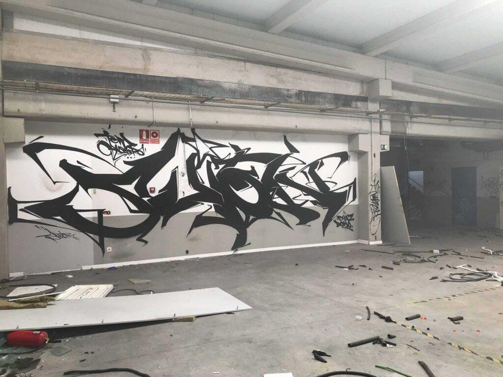 Mural wildstyle 3D plata en pared exterior