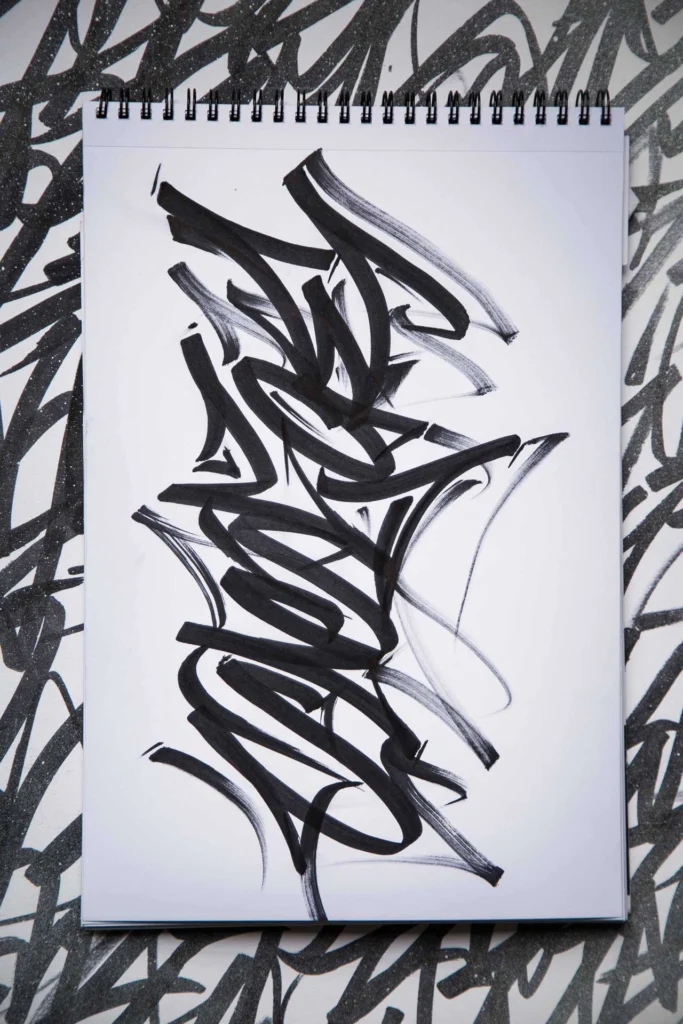 Mural con letras graffiti tag personalizadas