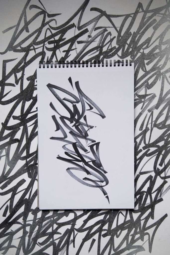 Mural con letras graffiti tag personalizadas