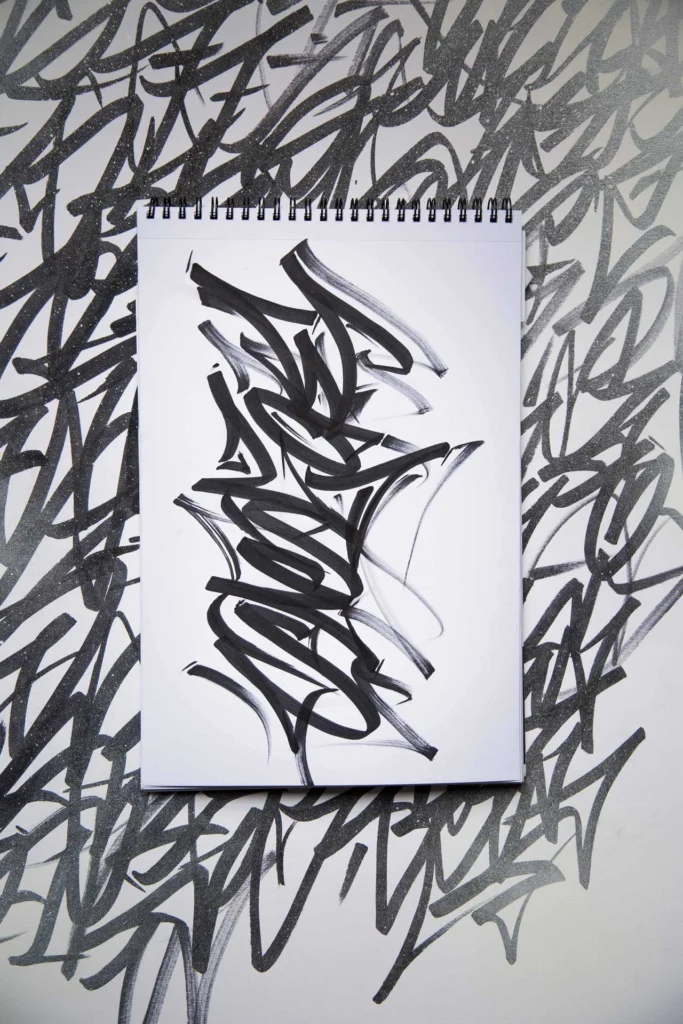 Mural con letras graffiti tag personalizadas
