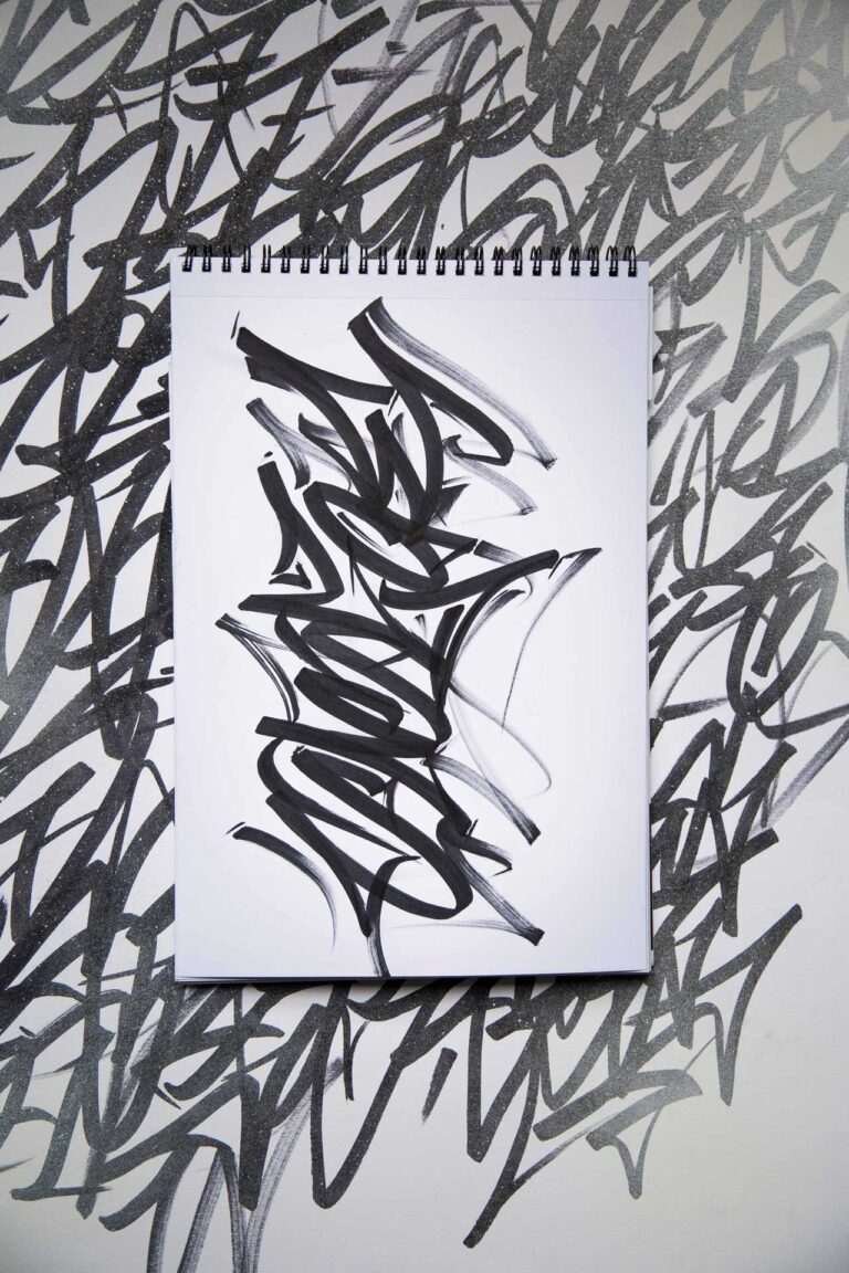 Mural con letras graffiti tag personalizadas