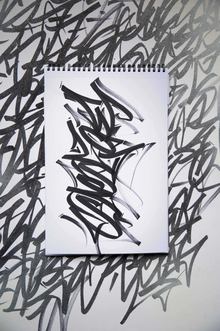 Mural con letras graffiti tag personalizadas
