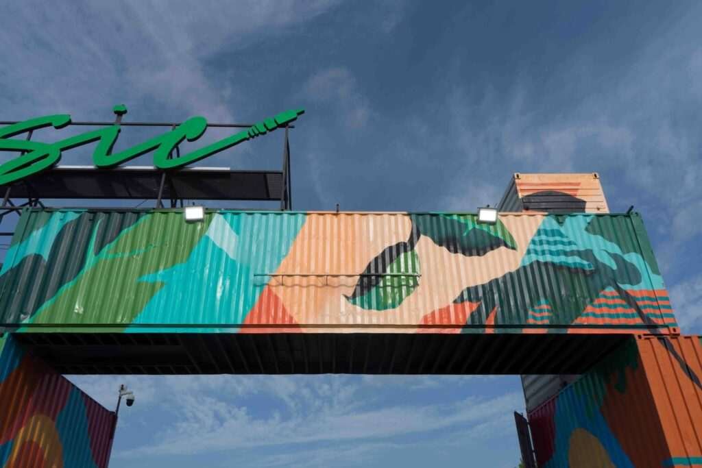 mural Mural artístico a gran escala para Iberdrola en la entrada del festival Mad Coolmad cool