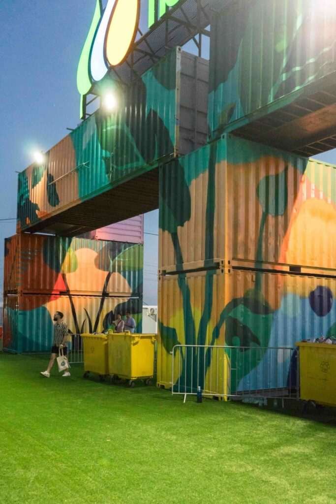 Mural de arte urbano para dar la bienvenida al público del festival Mad Cool