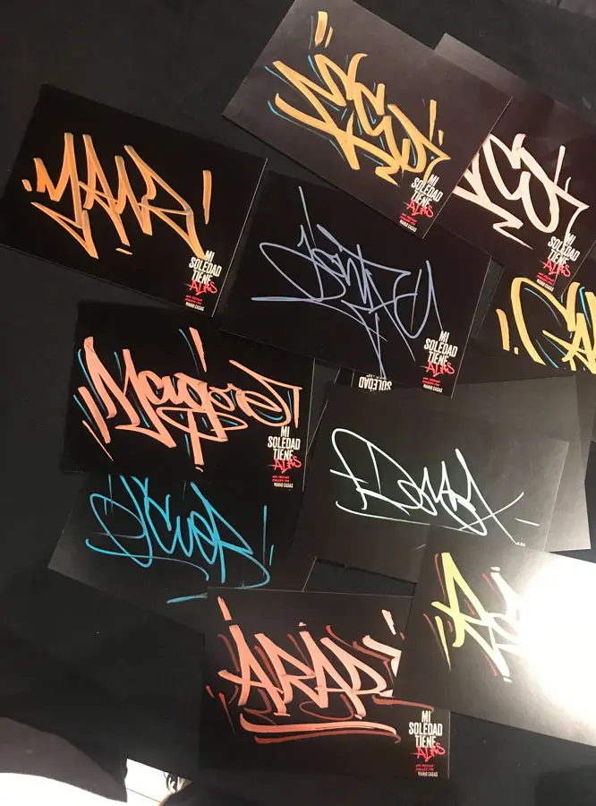 Taqueos personalizados de graffiti realizados para asistentes a premiere de película