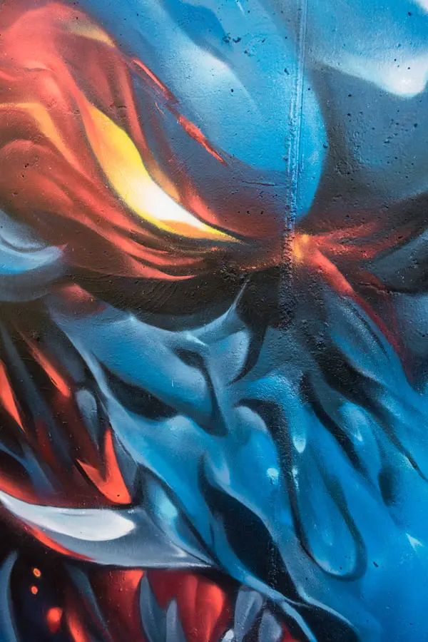 Mural Graffiti demonio japones