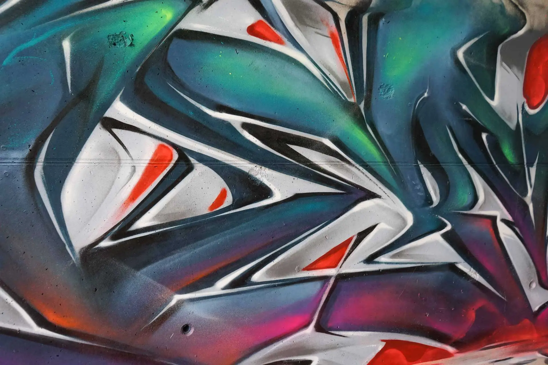 Mural graffiti 3D wildstyle con formas abstractas dinámicas