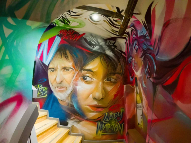 mural en escaleras