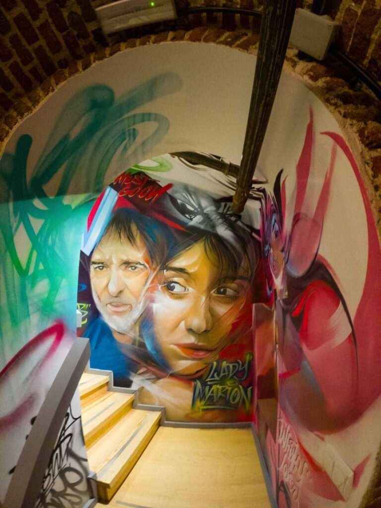 mural en escaleras