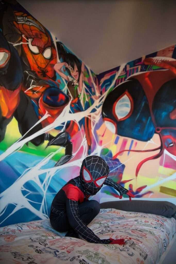 mural Graffiti Spiderman en habitación infantil