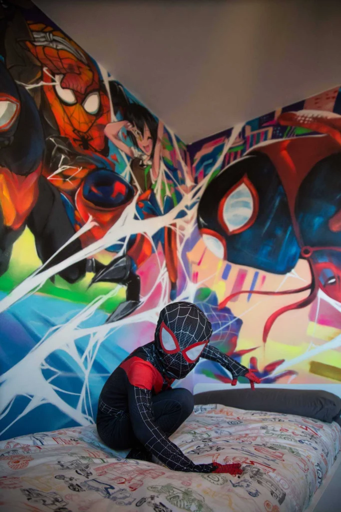 mural Graffiti Spiderman en habitación infantil