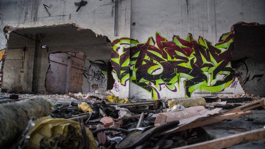 Letras wildstyle en graffiti 3D con trazos complejos