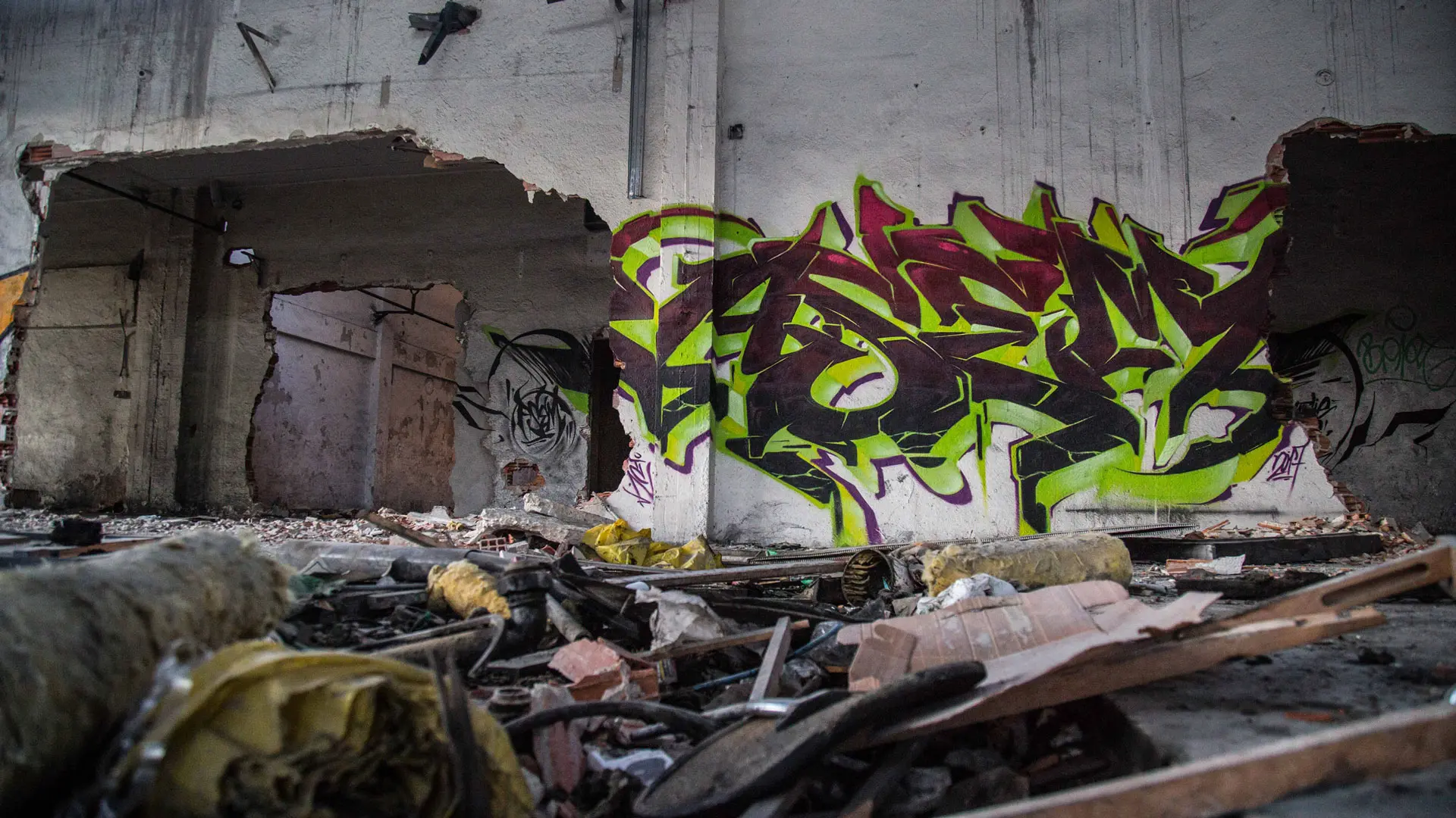 Letras wildstyle en graffiti 3D con trazos complejos