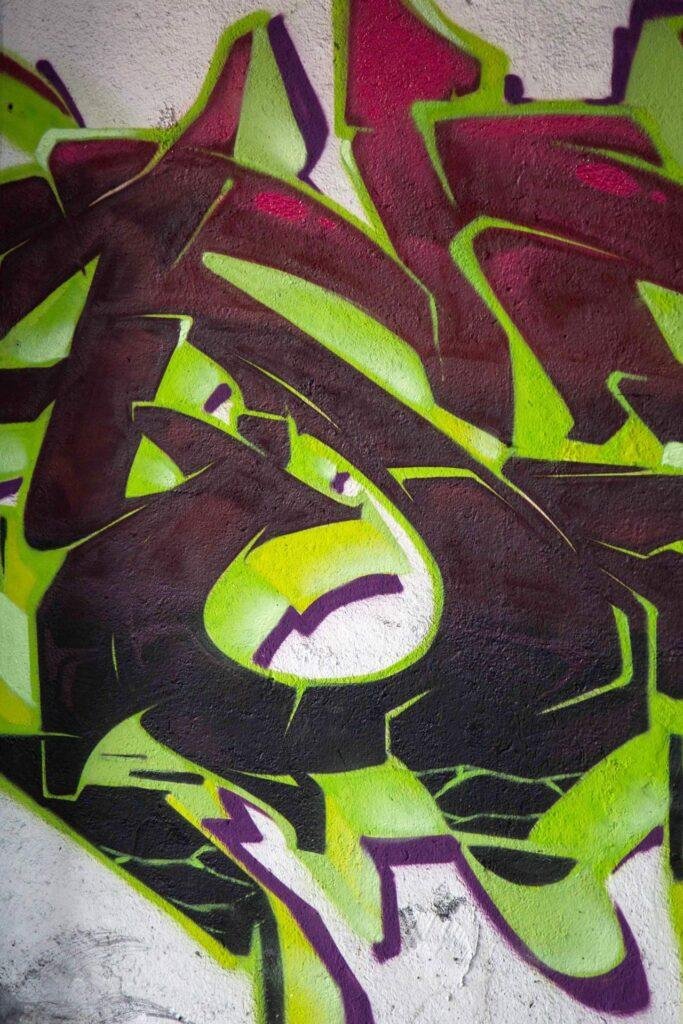 Letras wildstyle en graffiti 3D con trazos complejos