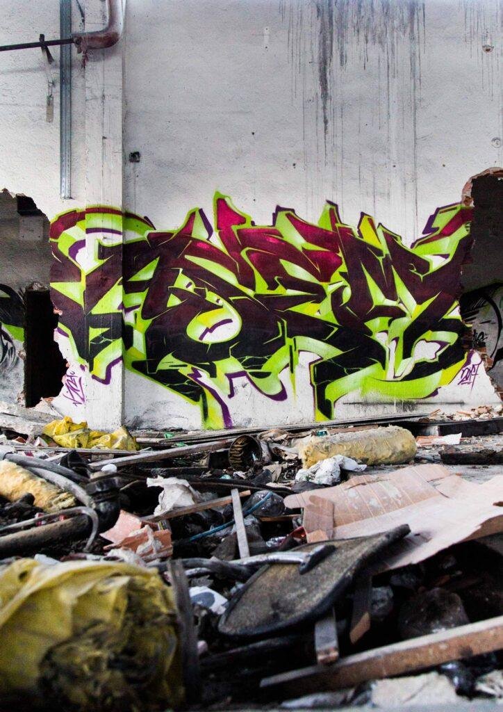 Letras wildstyle en graffiti 3D con trazos complejos