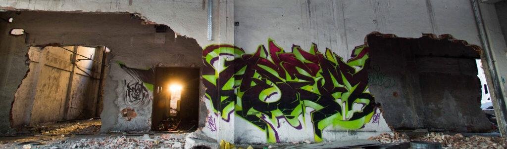 Letras wildstyle en graffiti 3D con trazos complejos