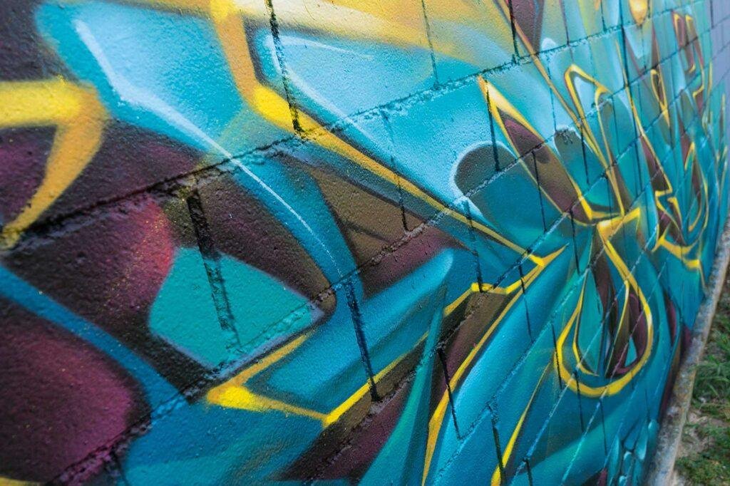 Graffiti tridimensional wildstyle con formas energéticas