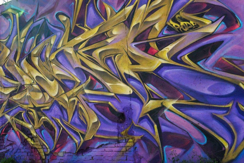 Diseño graffiti 3D wildstyle en pared urbana