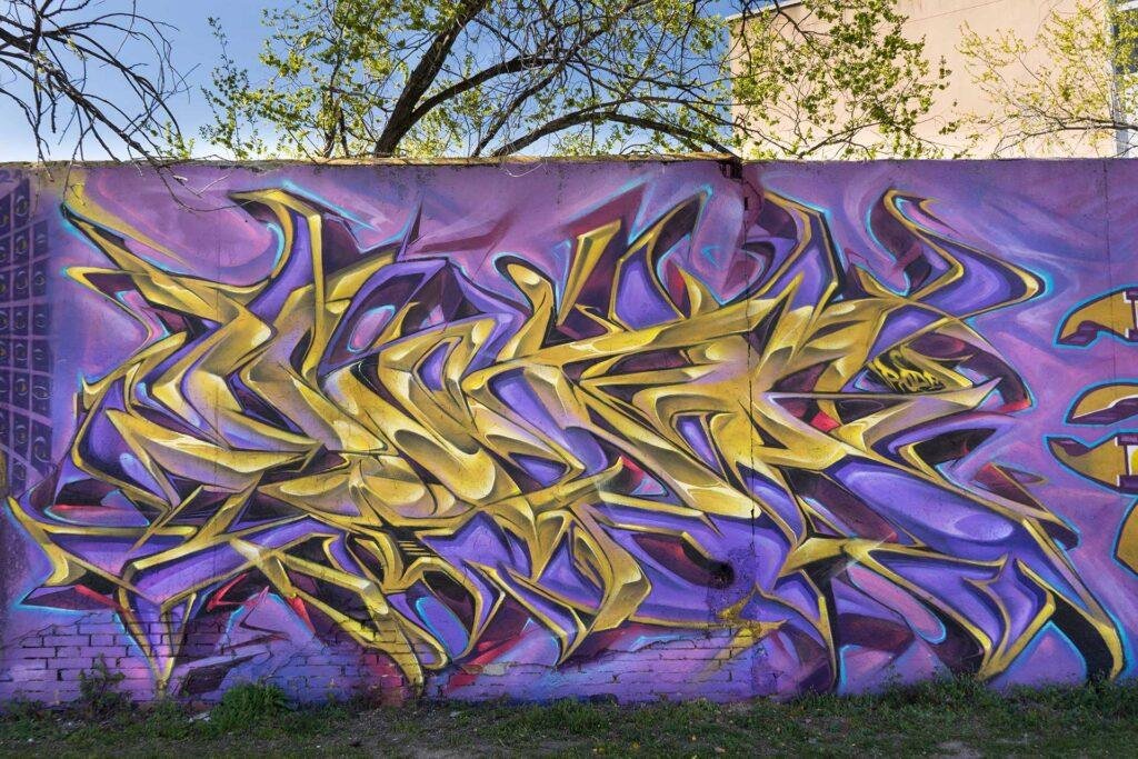 Diseño graffiti 3D wildstyle en pared urbana
