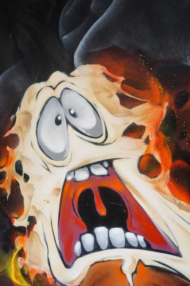 Mural de graffiti de Bob Esponja con estilo malvavisco y colores vibrantes para decorar con humor