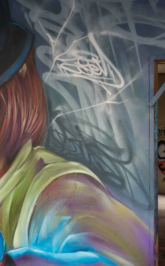 Retrato de Alex en mural graffiti inspirado en La Naranja Mecánica