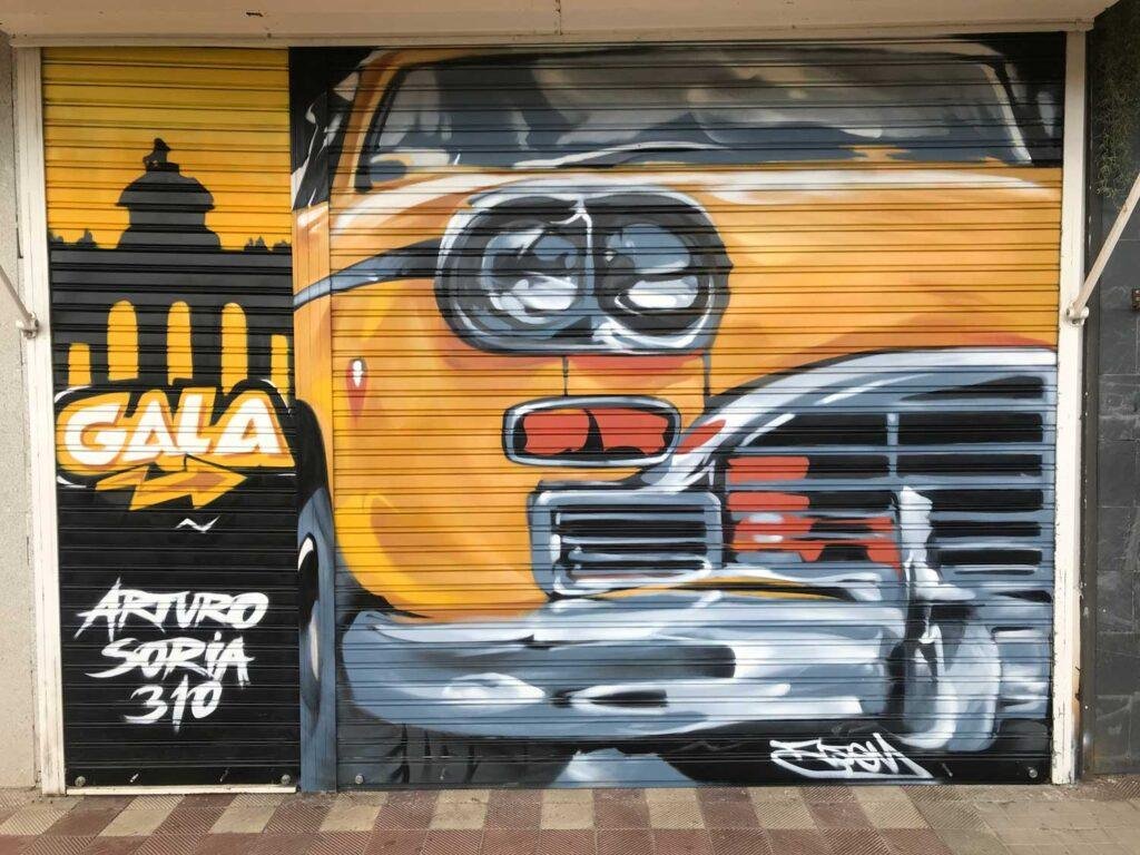 mural graffiti en cierres comerciales