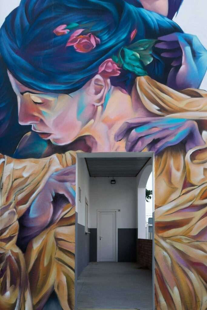 Detalle de segunda intervencion de arte urbano social por la igualdad en Castellnou de Seana El Arte Urbano
