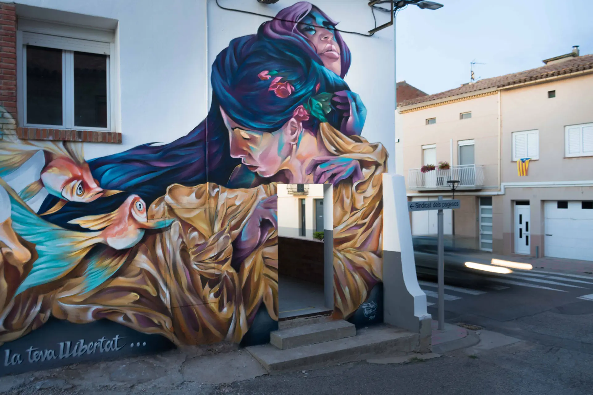 Mural feminista en la fachada del ayuntamiento de Castellnou de Seana, Lleida