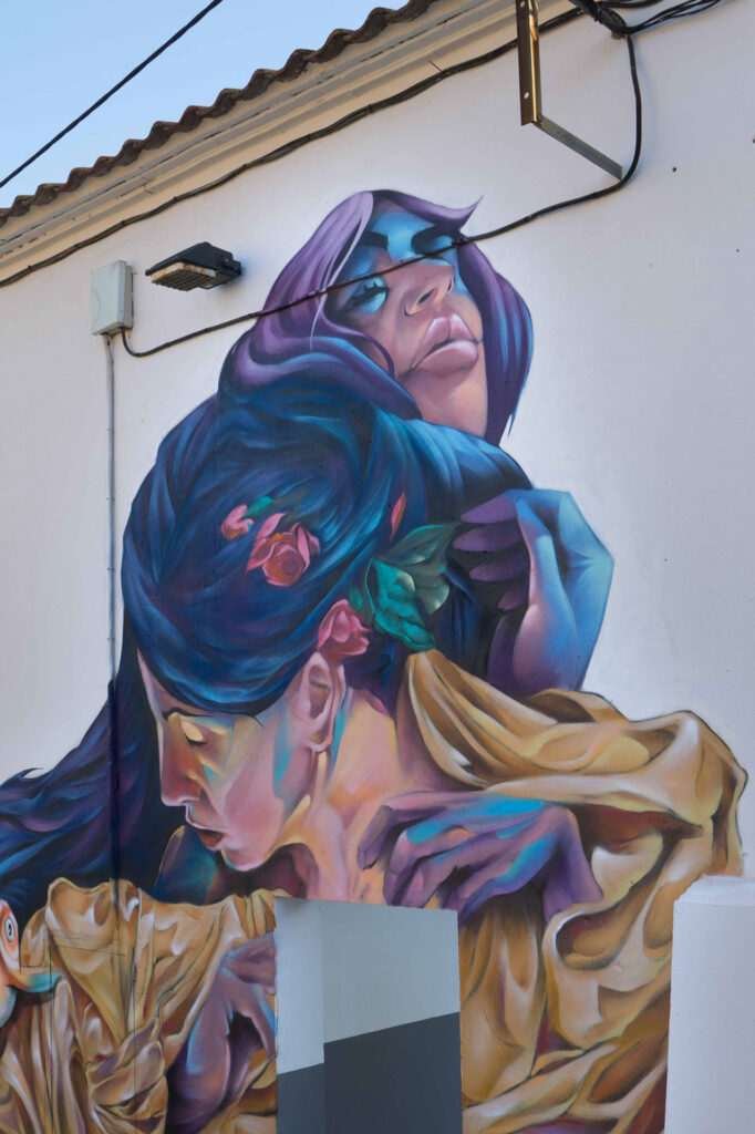Mural feminista en la fachada del ayuntamiento de Castellnou de Seana, Lleida