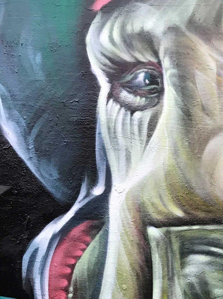 Graffiti realista de Davy Jones de Piratas del Caribe con tentáculos
