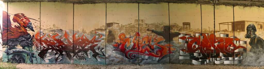 Graffiti de faraón egipcio con calavera y llamas en mural urbano