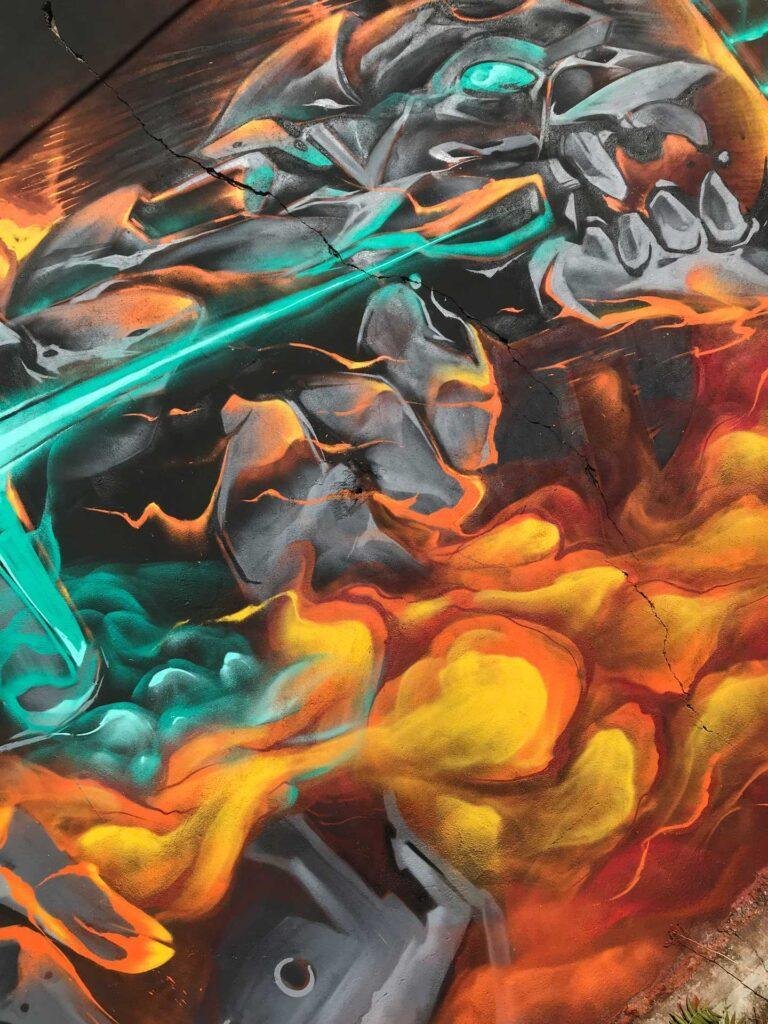 Mural graffiti Evangelion con mecha en llamas y energía