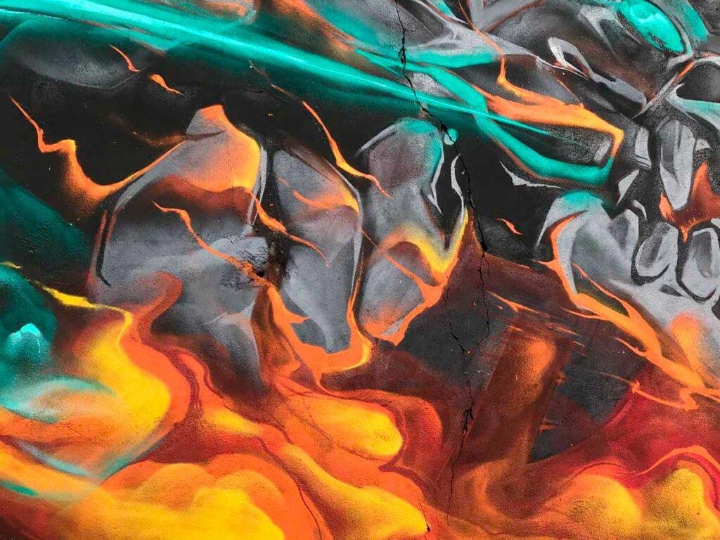 Mural graffiti Evangelion con mecha en llamas y energía