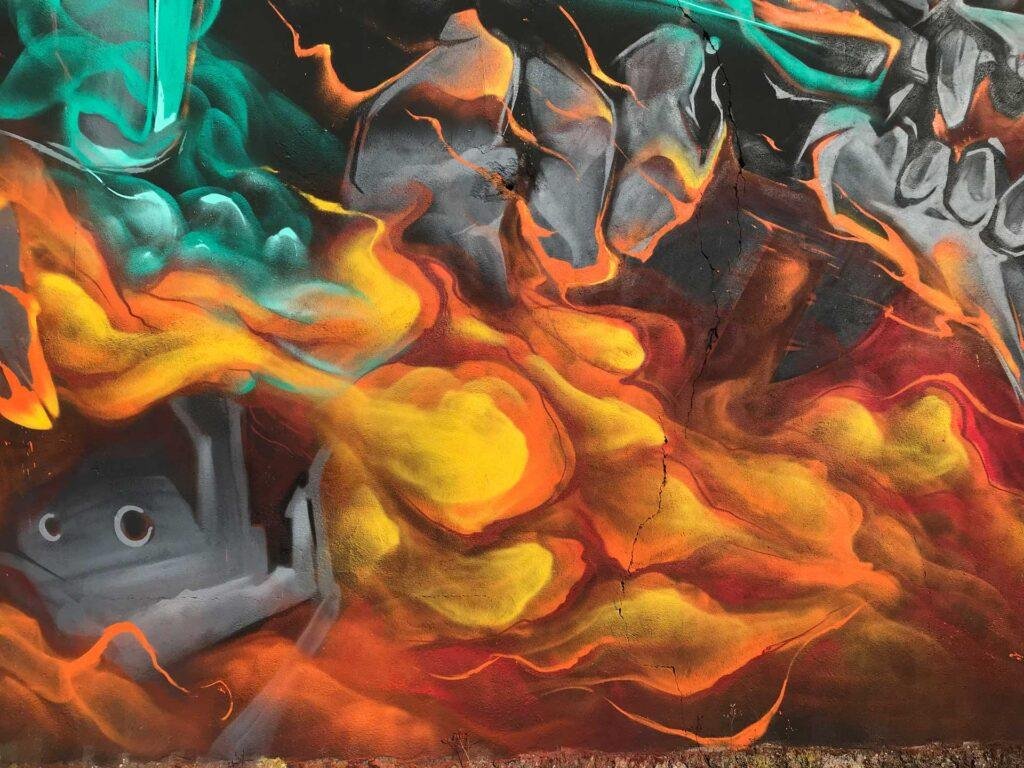 Mural graffiti Evangelion con mecha en llamas y energía