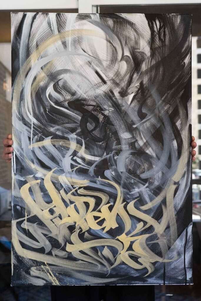 Tag mural con letras graffiti y firma personalizada