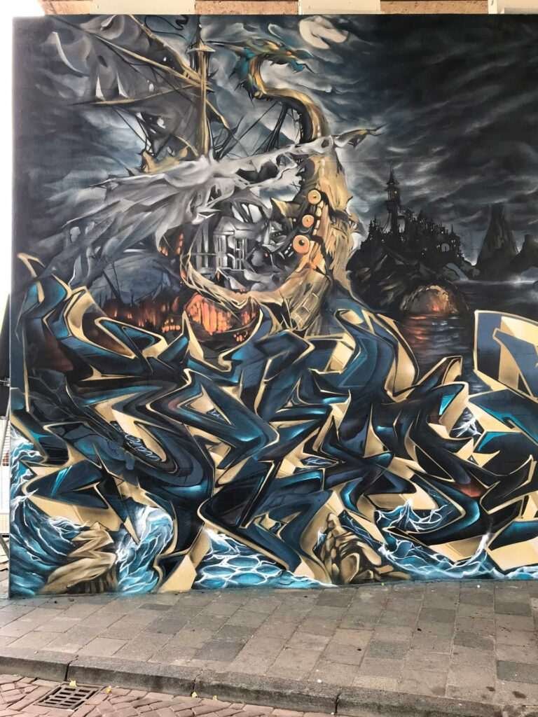 Graffiti artístico de barco y ciudad oscura en Dordrecht