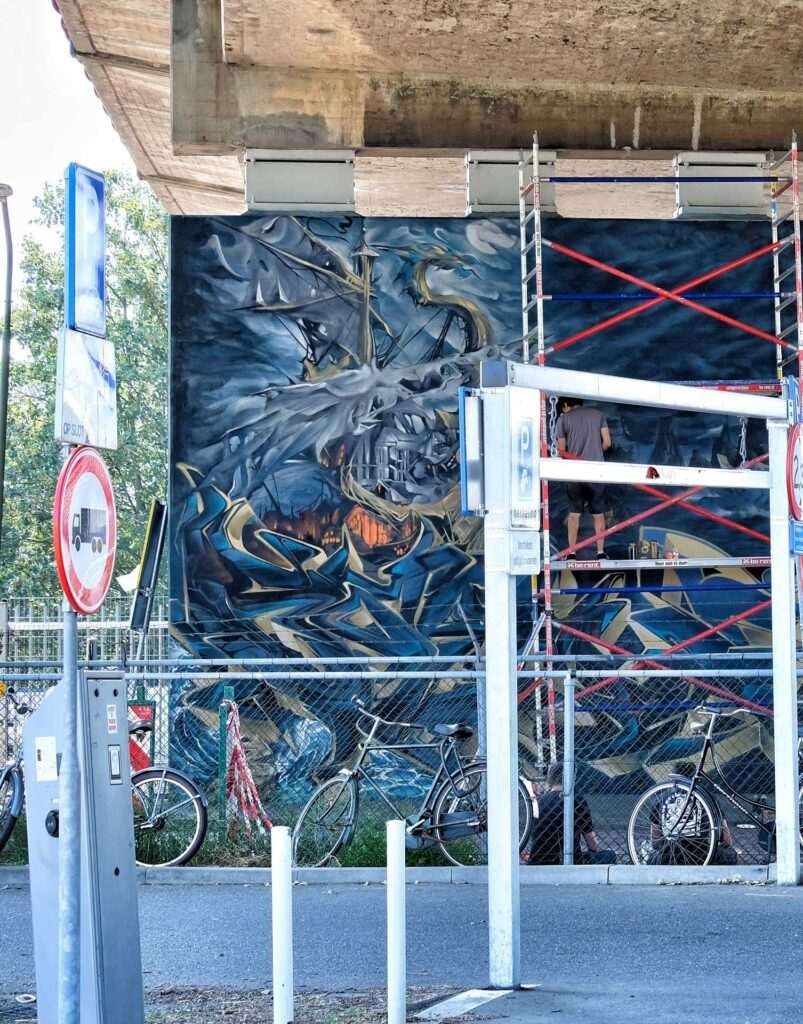 Graffiti artístico de barco y ciudad oscura en Dordrecht