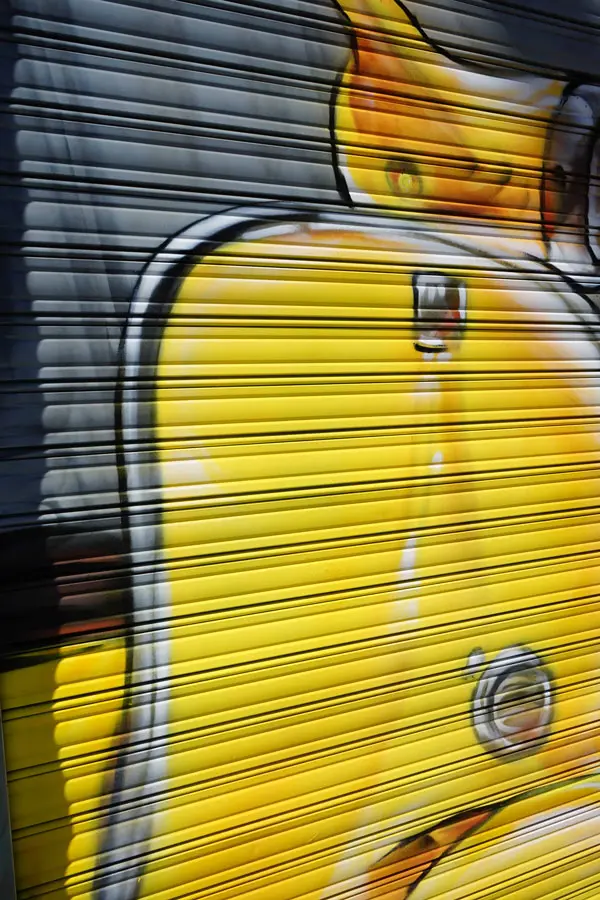 Mural Vespa amarilla Gala Puente Alcocer