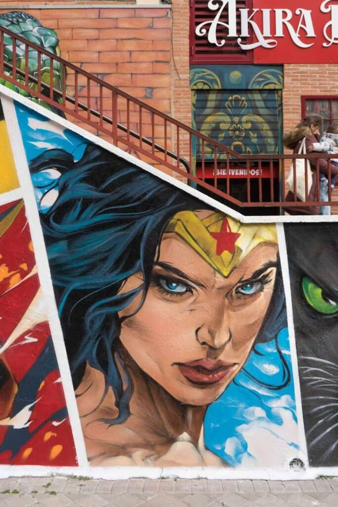 Mural en Akira Books Madrid con Spiderman, Goku, Wonder Woman, Luffy, Darth Vader y Black Panther