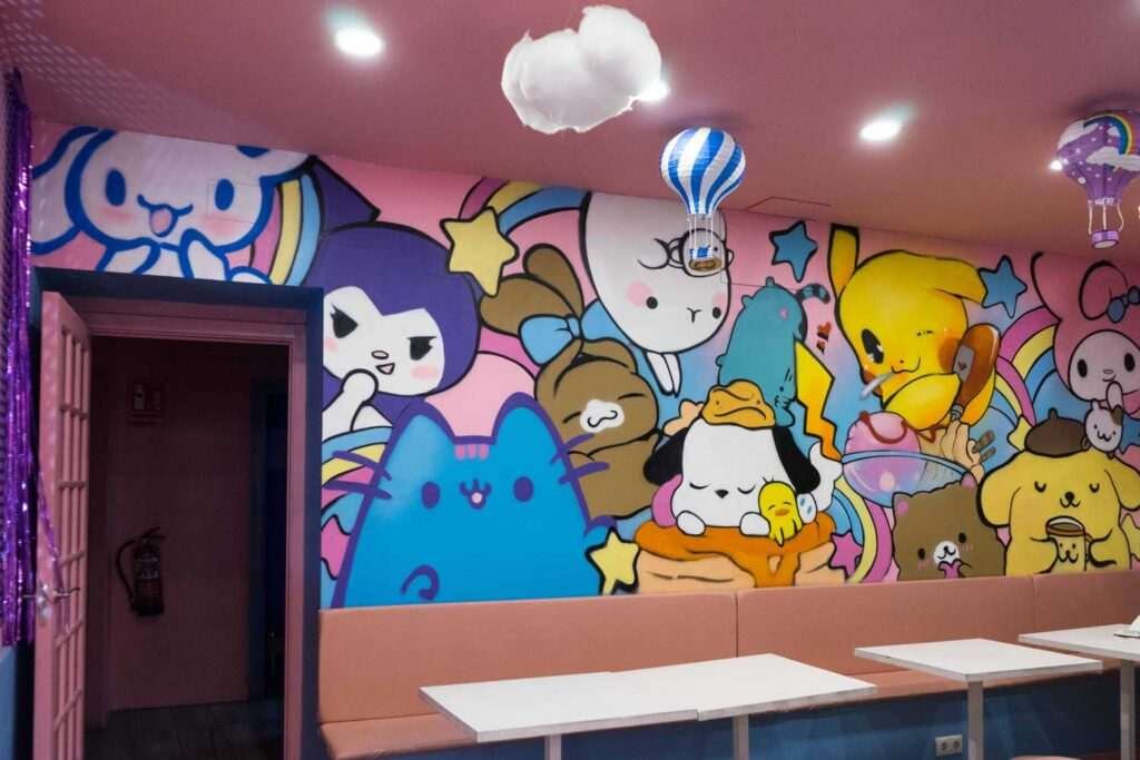 Mural kawaii con personajes japoneses en cafetería de Madrid