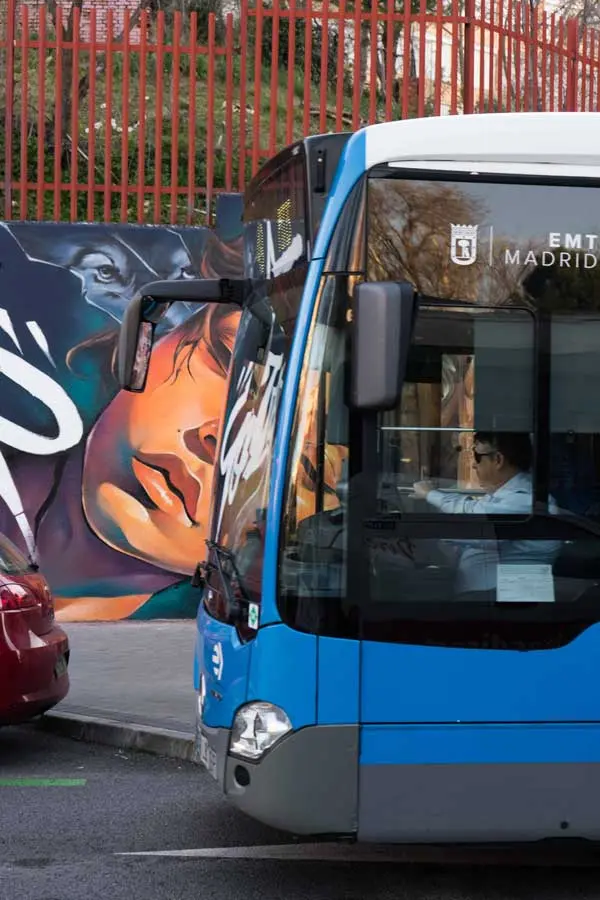 Mural en estación de autobús o tren