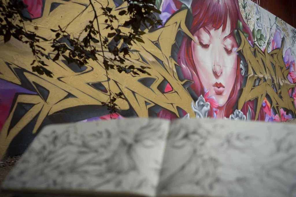 Mural graffiti Angel Cry en colegio Camilo José Cela