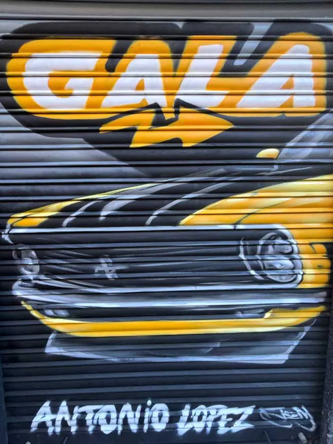 mural graffiti en cierres comerciales