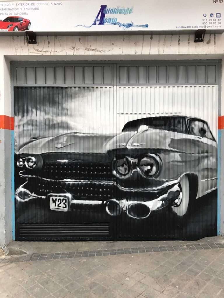 mural graffiti en cierres comerciales