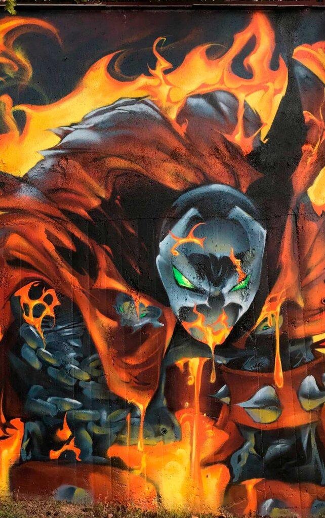 Graffiti de Spawn envuelto en llamas estilo cómic