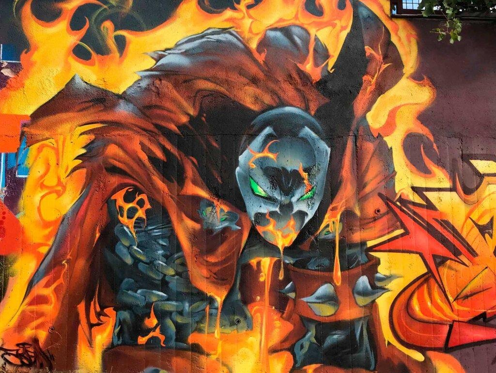 Graffiti de Spawn envuelto en llamas estilo cómic