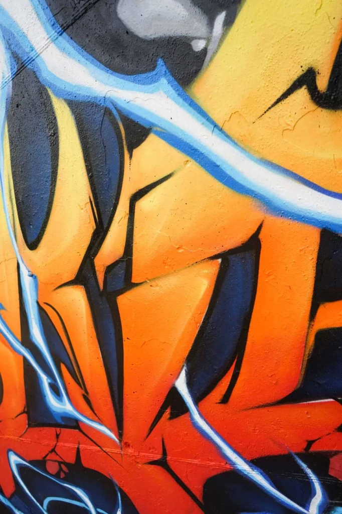 Mural con Ryu de Street Fighter en estilo graffiti para decoración interior