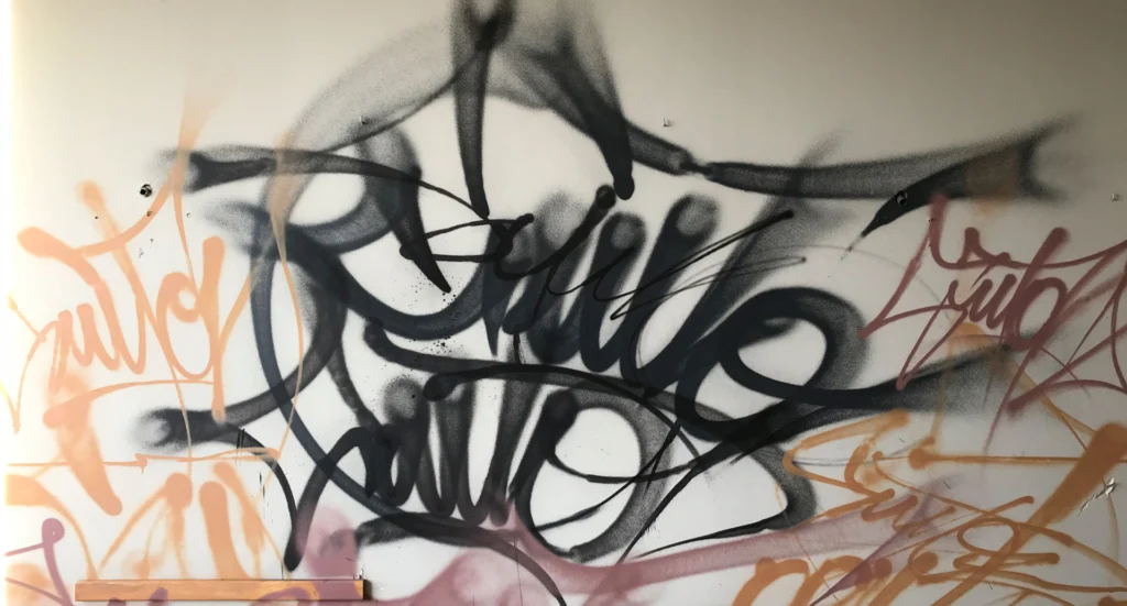 Graffiti tag personalizado con nombre en estilo libre